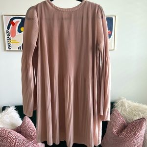 Gianni Bini, long-sleeved dress.